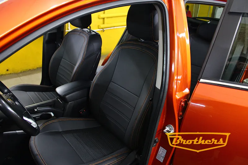 Чехлы на Kia Sportage 3, серии "Premium" - оранжевая строчка