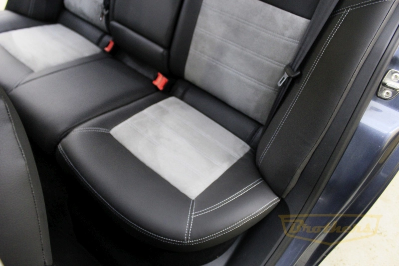 Чехлы на Skoda Octavia A5 (elegance), серии "Premium Plus" - серая строчка, серый центр