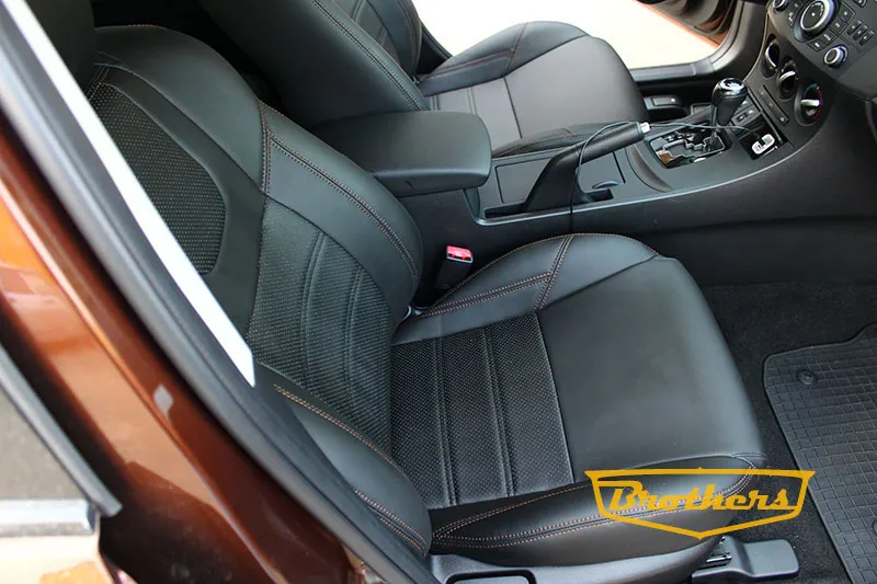 Чехлы на Mazda 3 (BL) хетчбек серии "Premium" - коричневая строчка
