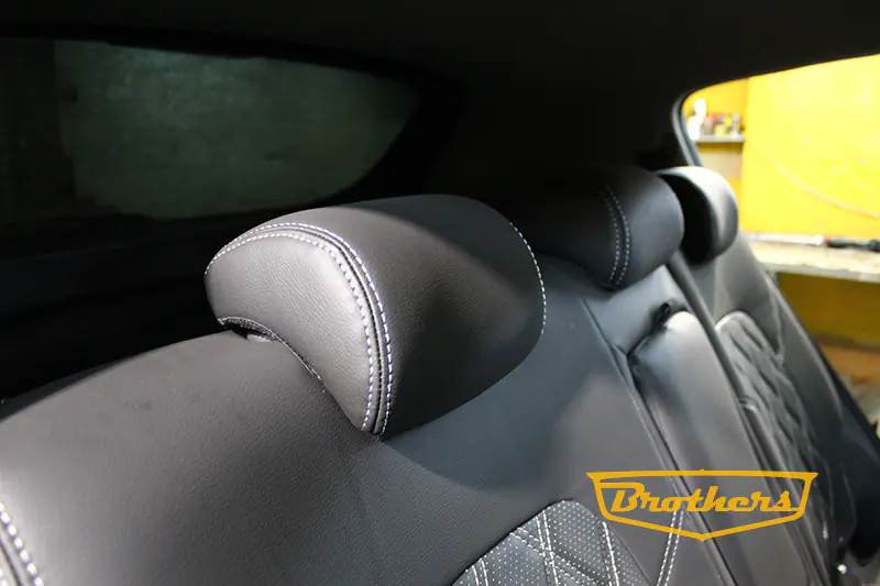 Чехлы на Kia Sportage 4, серии "Premium" - серая строчка, серые лепестки, ромбы