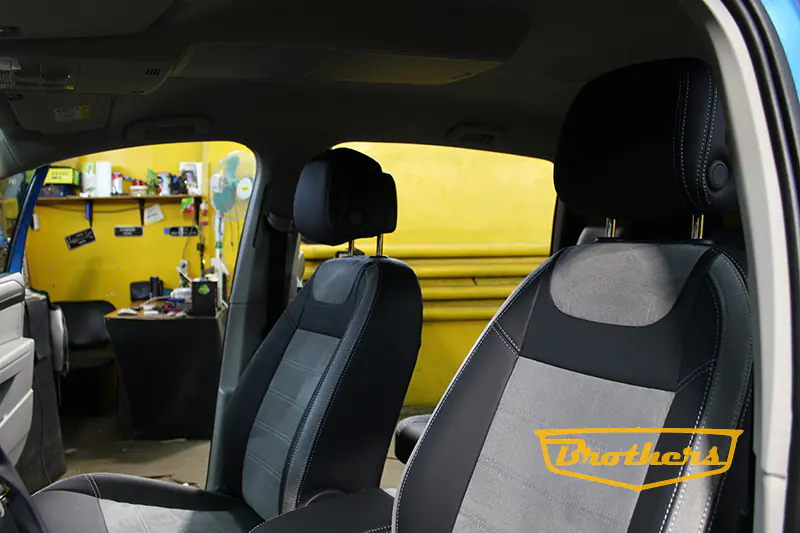 Чехлы для Volkswagen Touran III серия "Premium" с заменителем алькантары - серая строчка, серые лепестки