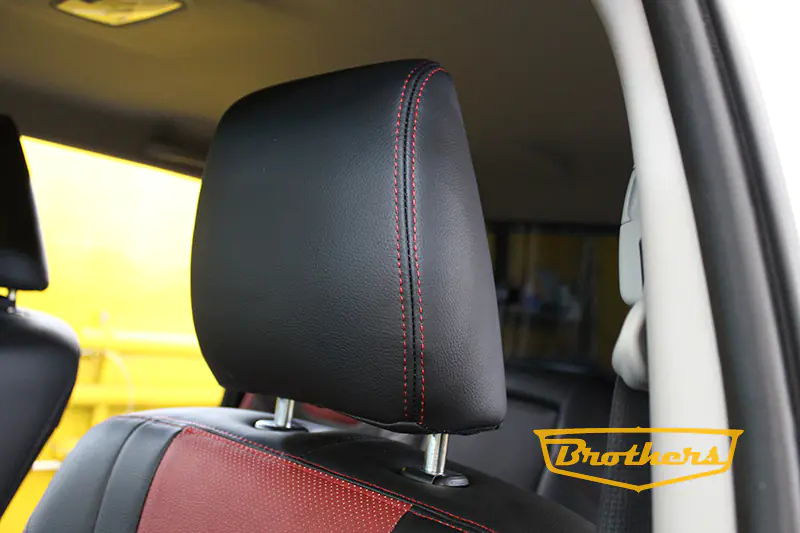 Чехлы для Toyota Hilux 8 рестайлинг (арабская версия) серии "Premium" - красная строчка, ромбы