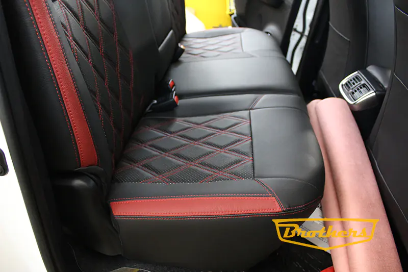 Чехлы для Toyota Hilux 8 рестайлинг (арабская версия) серии "Premium" - красная строчка, ромбы