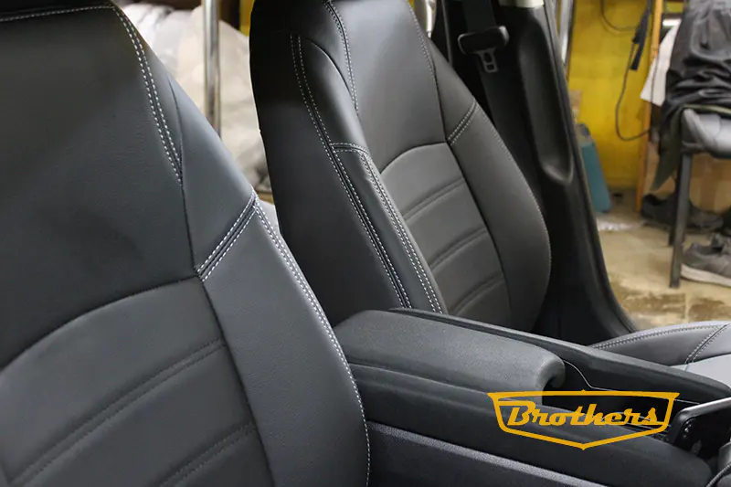Чехлы на сидения Honda Civic 10 серии "Premium" (гладкий центр) - серая строчка