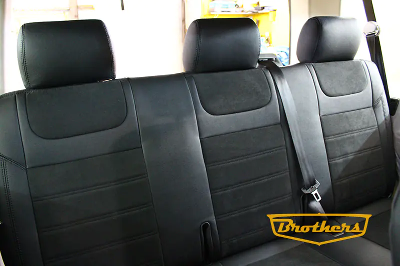Чехлы для Volkswagen Caravelle T5 8 мест (2009 - 2015) серии "Aurora" с алькантарой - черная строчка