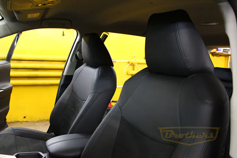 Чехлы на Toyota RAV-4 V (XA50), серии "Alcantara Full" - черная строчка