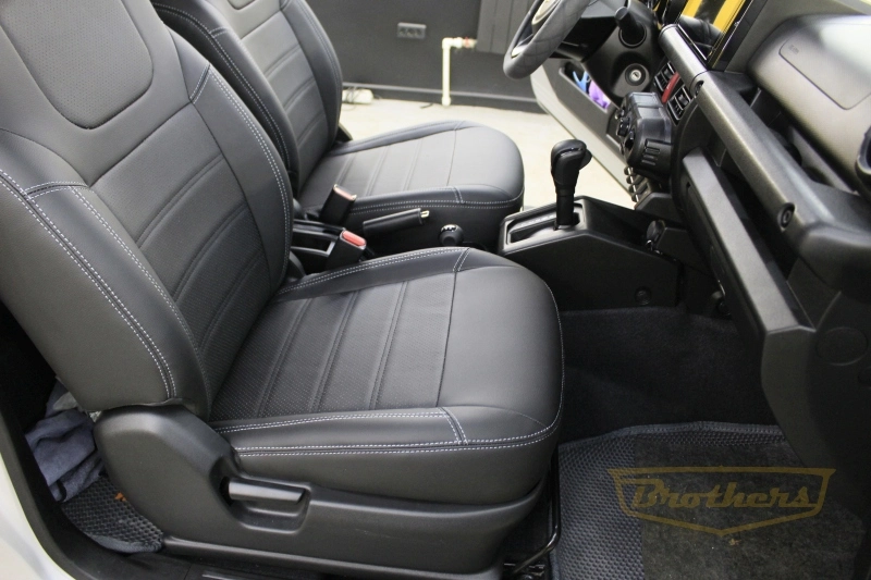 Чехлы на Suzuki Jimny 4 (3 двери) серии "Premium" - серая строчка