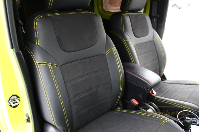 Чехлы на Suzuki Jimny 4 (3 двери) серии "Alcantara" - желтая строчка, продление передних сидений алькантарой