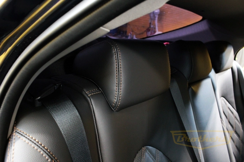 Чехлы на Toyota Camry 70, серии "Premium" - коричневая строчка, ромбы