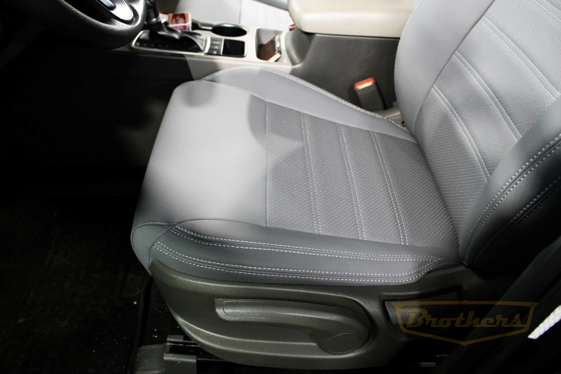 Чехлы на Kia Sportage 4, серии "Premium" - серый цвет эко-кожи, серая строчка
