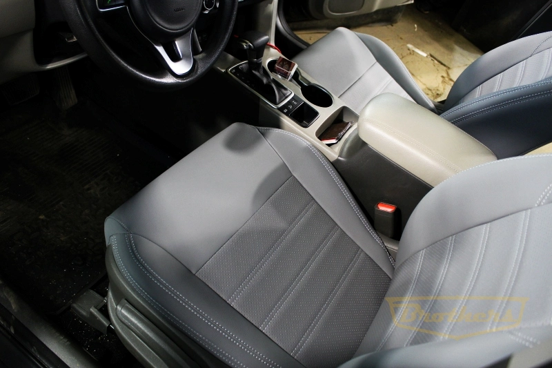 Чехлы на Kia Sportage 4, серии "Premium" - серый цвет эко-кожи, серая строчка