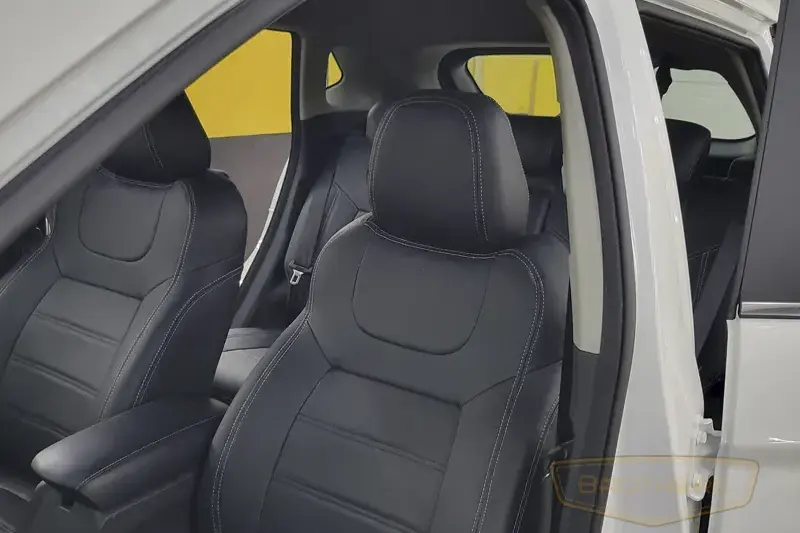 Чехлы на сиденья автомобиля JAC (Джак) JS 4 серии "Premium" - серая строчка Чехлы на сиденья автомобиля JAC (Джак) JS 4 серии "Premium" - серая строчка