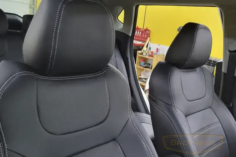 Чехлы на сиденья автомобиля JAC (Джак) JS 4 серии "Premium" - серая строчка Чехлы на сиденья автомобиля JAC (Джак) JS 4 серии "Premium" - серая строчка