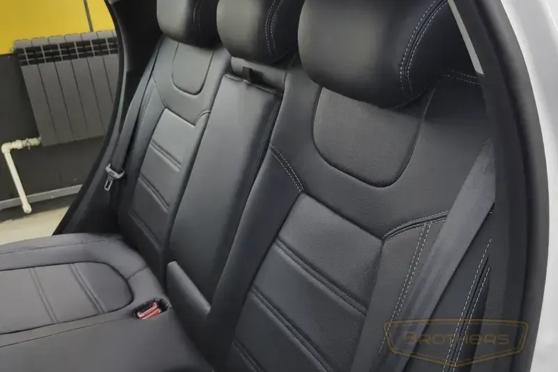 Чехлы на сиденья автомобиля JAC (Джак) JS 4 серии "Premium" - серая строчка Чехлы на сиденья автомобиля JAC (Джак) JS 4 серии "Premium" - серая строчка