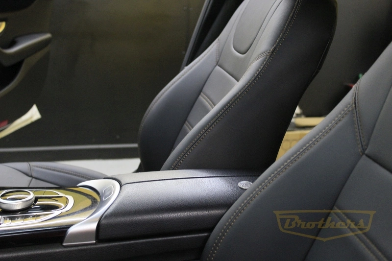 Чехлы на Mercedes-Benz C-Класс IV (W205) Рестайлинг серии "Premium" - коричневая строчка, гладкий центр