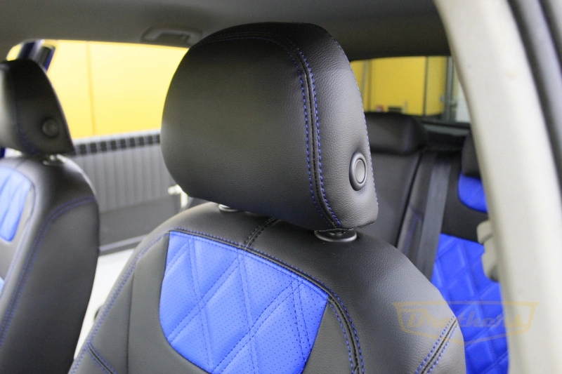 Чехлы на Volkswagen Tiguan 2, серии "Premium" - синяя строчка, синий центр, ромбы