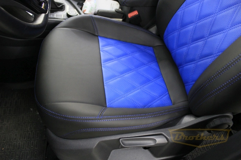 Чехлы на Volkswagen Tiguan 2, серии "Premium" - синяя строчка, синий центр, ромбы