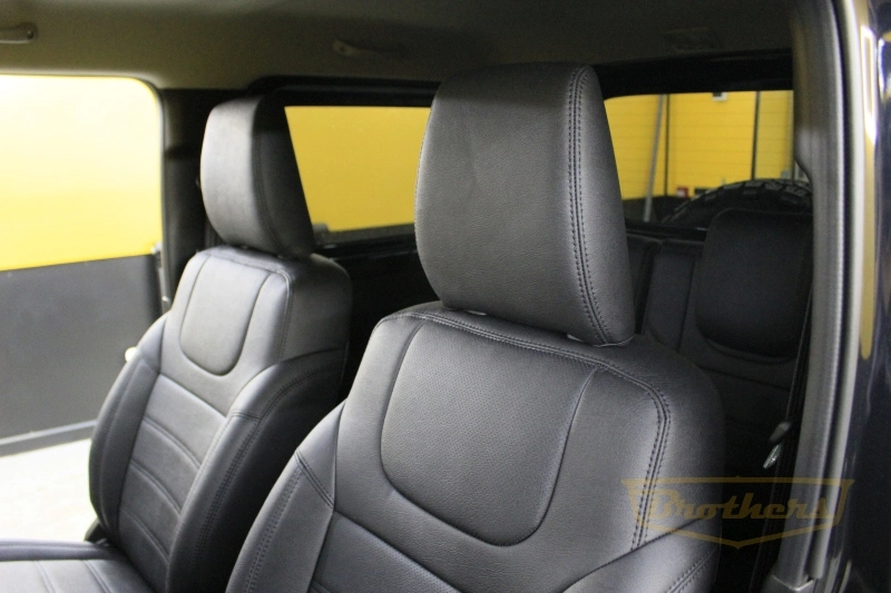 Чехлы на Suzuki Jimny 4 (3 двери) серии "Aurora" - черная строчка