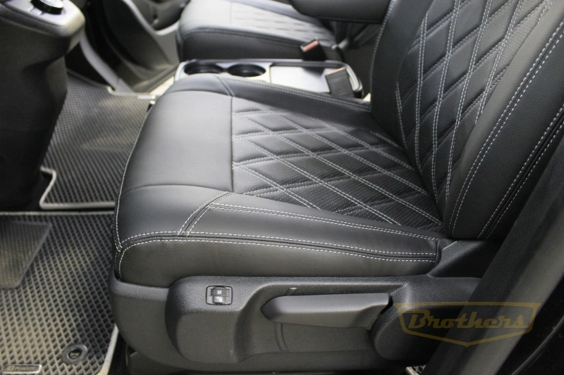 Чехлы на сидения Peugeot Traveller серии "Premium" - серая строчка, ромбы