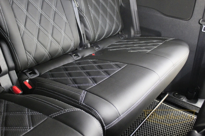 Чехлы на сидения Peugeot Traveller серии "Premium" - серая строчка, ромбы