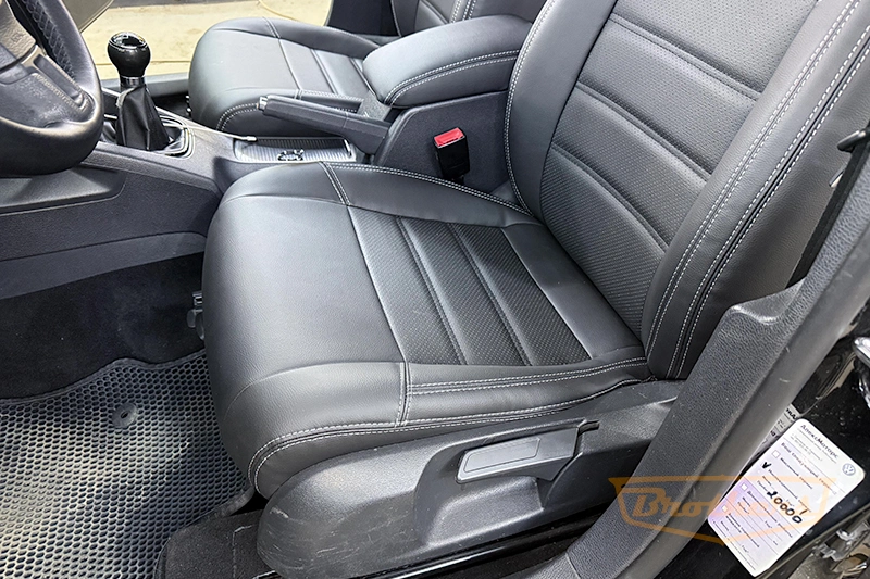 Чехлы на Volkswagen Jetta 5 (Trend Line), серии "Premium" - серая строчка