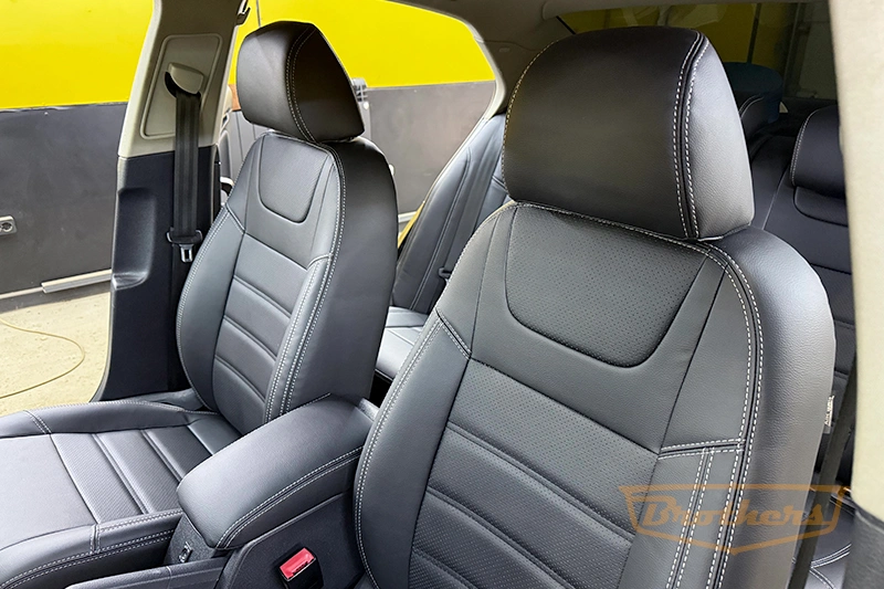 Чехлы на Volkswagen Jetta 5 (Trend Line), серии "Premium" - серая строчка