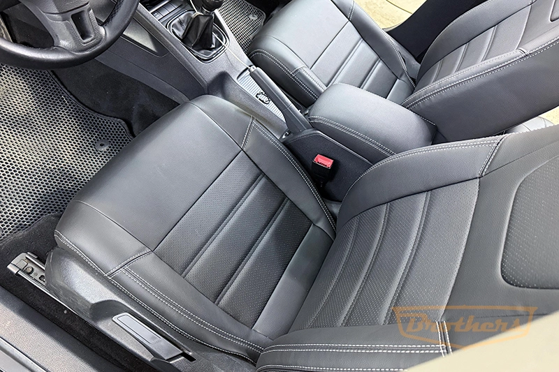 Чехлы на Volkswagen Jetta 5 (Trend Line), серии "Premium" - серая строчка