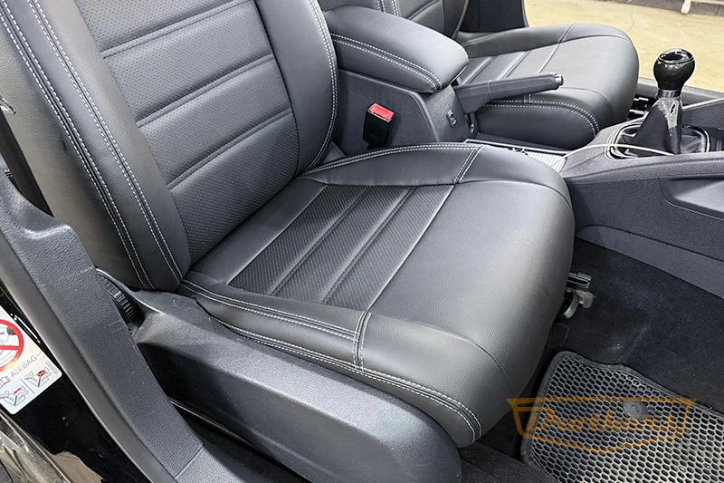 Чехлы на Volkswagen Jetta 5 (Trend Line), серии "Premium" - серая строчка