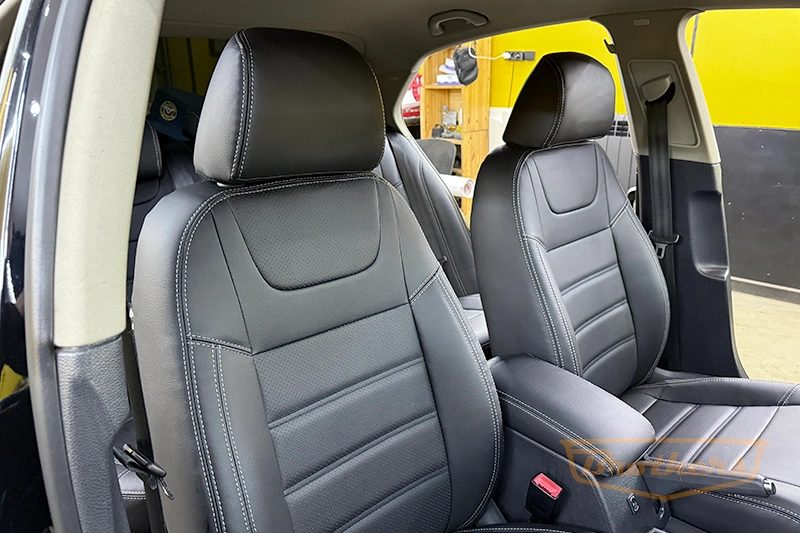 Чехлы на Volkswagen Jetta 5 (Trend Line), серии "Premium" - серая строчка