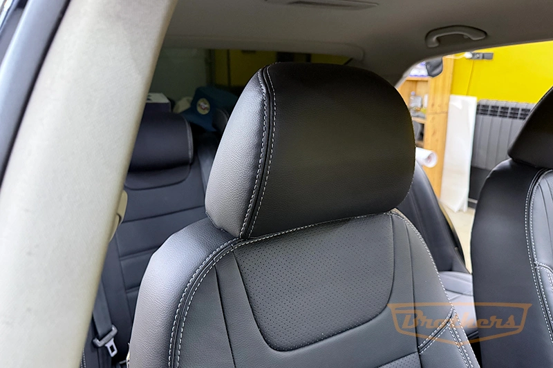 Чехлы на Volkswagen Jetta 5 (Trend Line), серии "Premium" - серая строчка