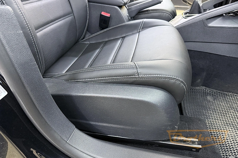 Чехлы на Volkswagen Jetta 5 (Trend Line), серии "Premium" - серая строчка