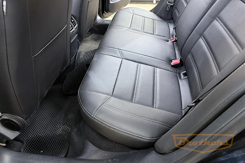 Чехлы на Volkswagen Jetta 5 (Trend Line), серии "Premium" - серая строчка