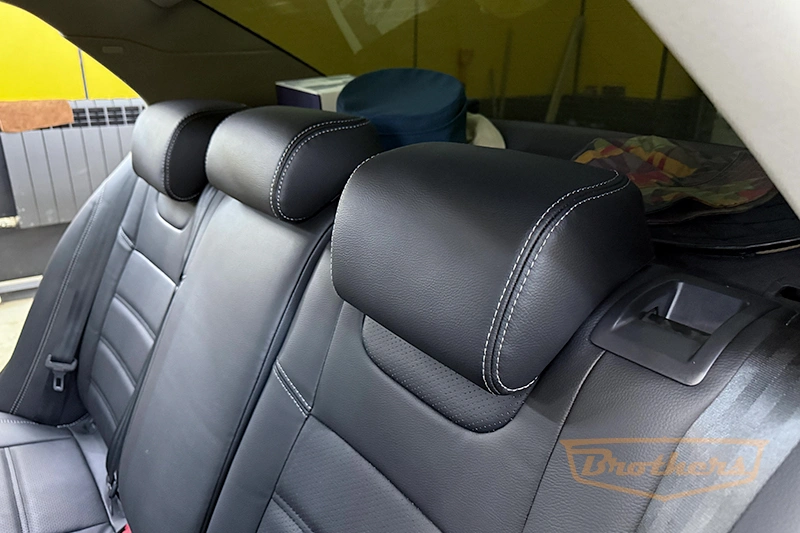 Чехлы на Volkswagen Jetta 5 (Trend Line), серии "Premium" - серая строчка