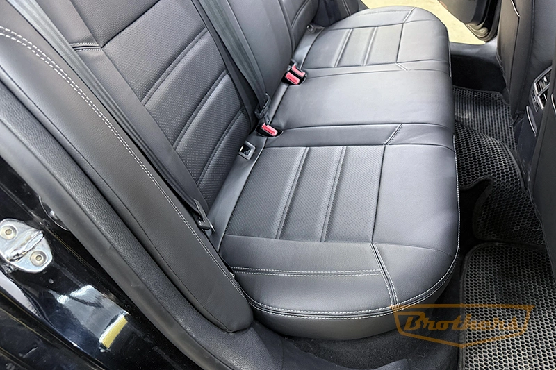 Чехлы на Volkswagen Jetta 5 (Trend Line), серии "Premium" - серая строчка