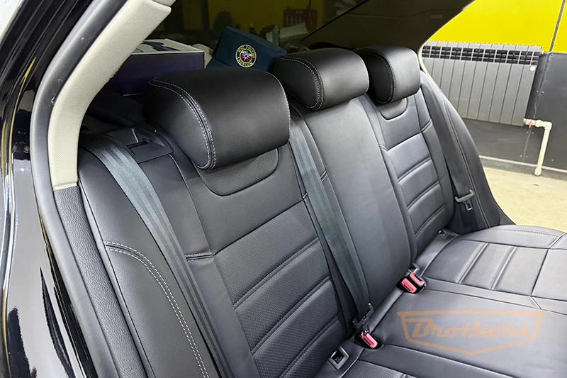 Чехлы на Volkswagen Jetta 5 (Trend Line), серии "Premium" - серая строчка