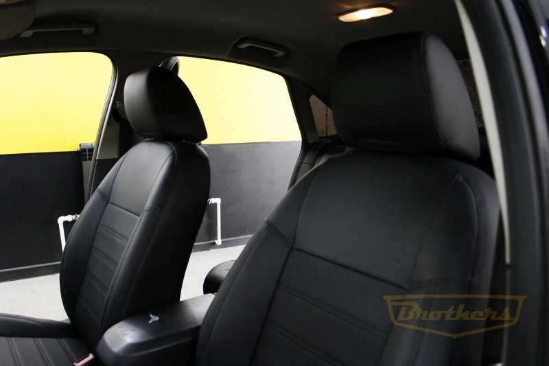 Чехлы на Ford Focus 2 (Titanium), серии "Premium" - черная строчка