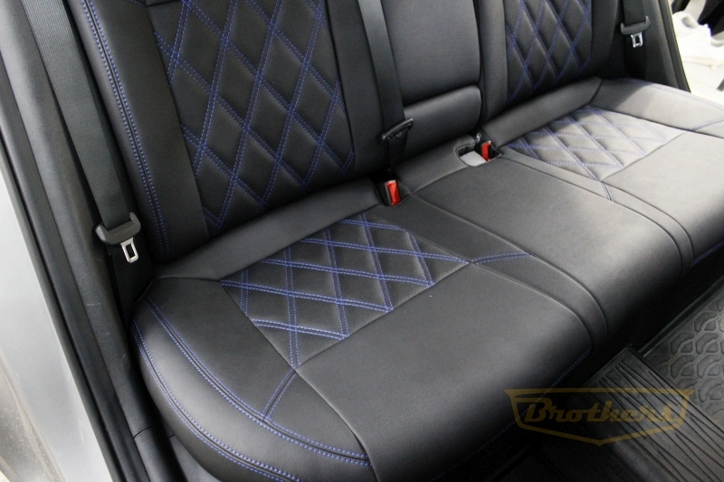 Чехлы для Hyundai Elantra 7 (CN7 седан) серии "Aurora" - синяя строчка, ромбы