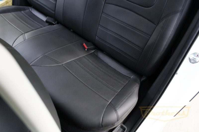 Чехлы для Mitsubishi L200 V, рестайлинг серии "Premium" - черная строчка