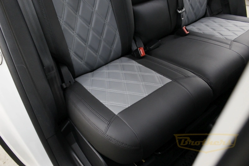 Чехлы на Volkswagen Tiguan (Sochi Edition), серии "Premium" - черная строчка, серый центр, ромбы