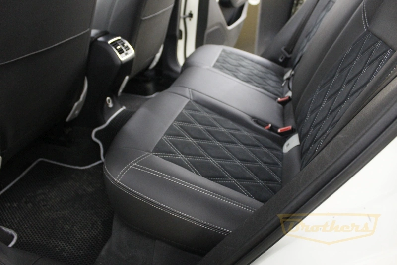 Чехлы на сидения Audi Q3, серии "Alcantara" (продление передних сидений) - серая строчка, ромбы, логотипы