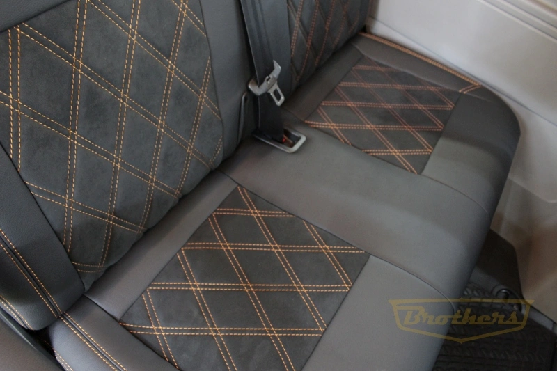 Чехлы для Volkswagen Caravelle T5 7 мест (2009 - 2015) серии "Aurora" с алькантарой - оранжевая строчка, ромбы