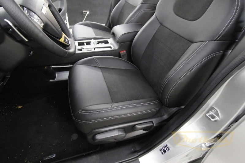 Чехлы на сидения Haval M6 II серии "Alcantara" - серая строчка