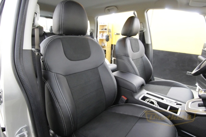 Чехлы на сидения Haval M6 II серии "Alcantara" - серая строчка