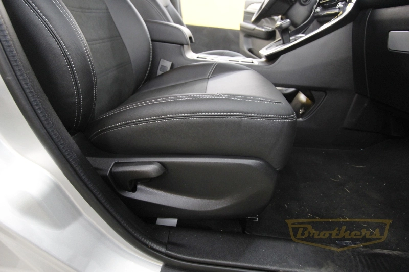 Чехлы на сидения Haval M6 II серии "Alcantara" - серая строчка