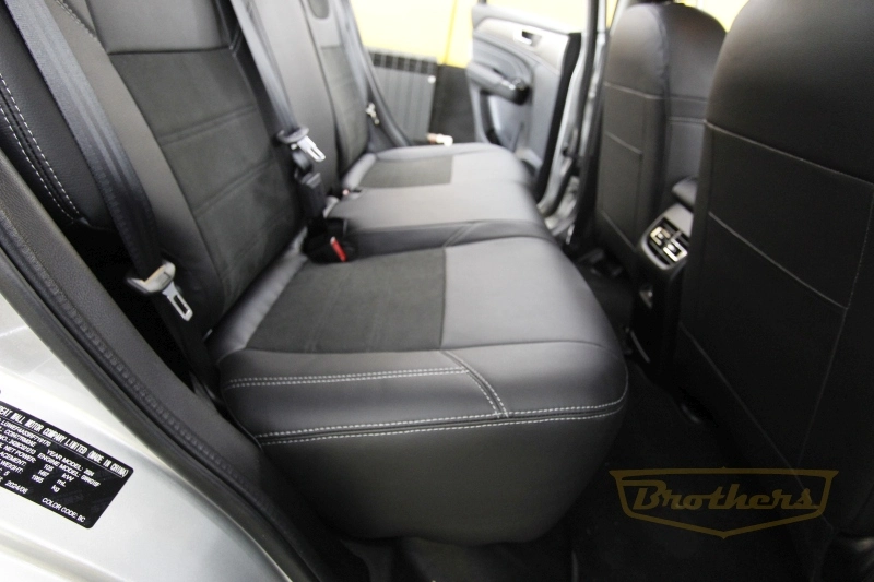 Чехлы на сидения Haval M6 II серии "Alcantara" - серая строчка