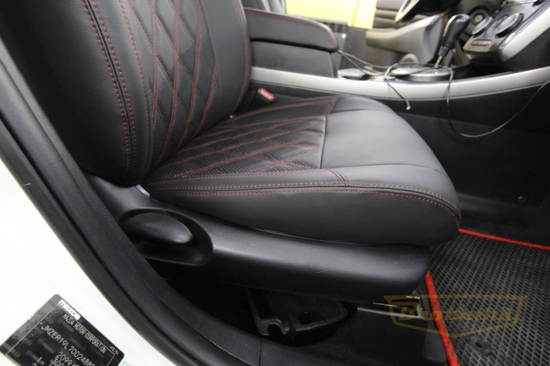 Чехлы на Mazda CX-7, серии "Premium" - красная строчка, ромбы