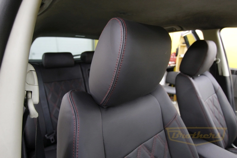 Чехлы на Mazda CX-7, серии "Premium" - красная строчка, ромбы