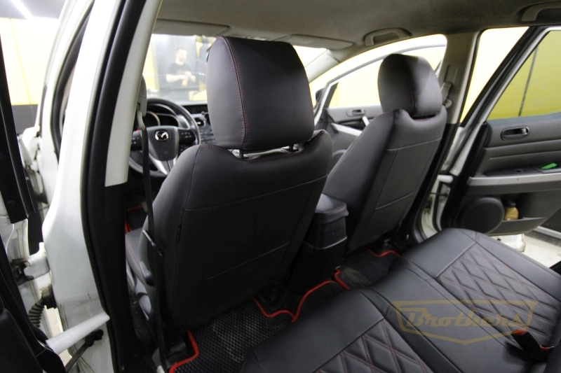 Чехлы на Mazda CX-7, серии "Premium" - красная строчка, ромбы