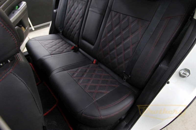 Чехлы на Mazda CX-7, серии "Premium" - красная строчка, ромбы