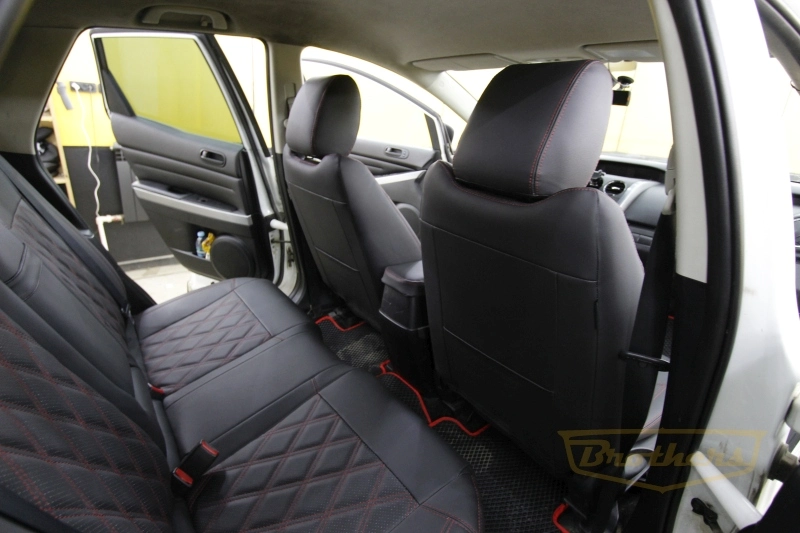 Чехлы на Mazda CX-7, серии "Premium" - красная строчка, ромбы